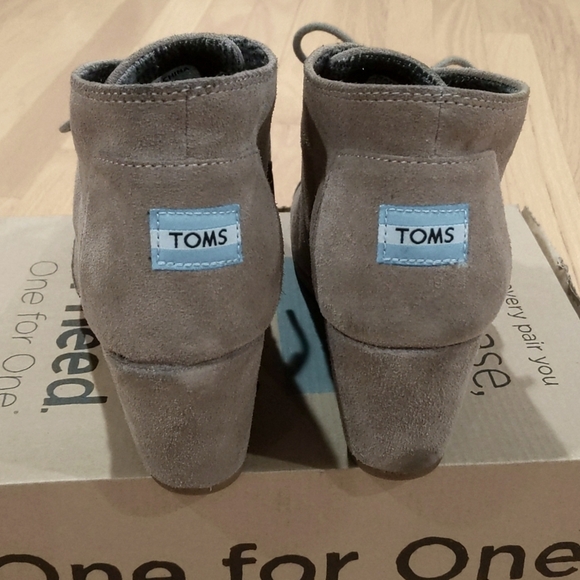 TOMS - Desert Taupe Suede Wedge Boots - Size 8.5 - Picture 2 of 11